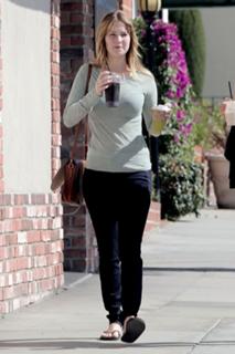 Jennifer Lawrence feet photo thumbnail