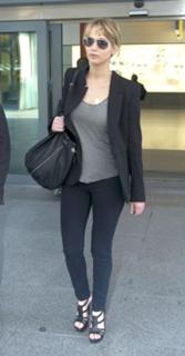 Jennifer Lawrence feet photo thumbnail