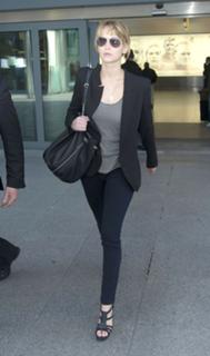 Jennifer Lawrence feet photo thumbnail