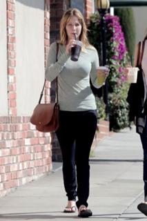 Jennifer Lawrence feet photo thumbnail