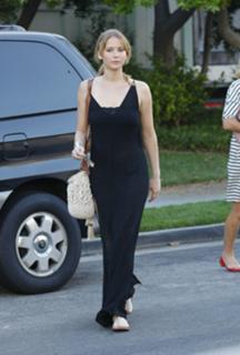 Jennifer Lawrence feet photo thumbnail
