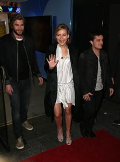 Jennifer Lawrence feet photo thumbnail