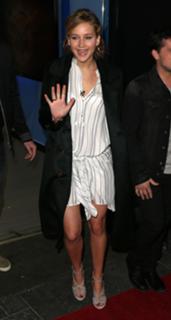 Jennifer Lawrence feet photo thumbnail