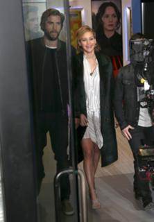 Jennifer Lawrence feet photo thumbnail