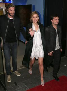 Jennifer Lawrence feet photo thumbnail