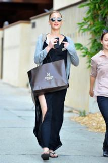 Jennifer Lawrence feet photo thumbnail