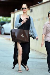 Jennifer Lawrence feet photo thumbnail