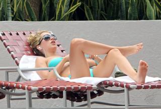 Ashley Tisdale feet photo thumbnail