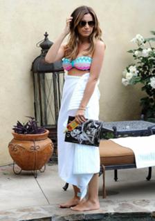 Ashley Tisdale feet photo thumbnail