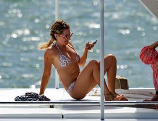 Ashley Tisdale feet photo thumbnail