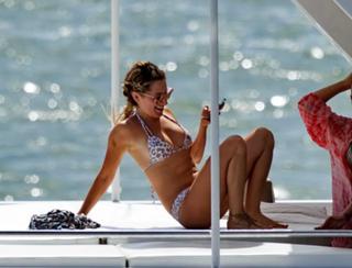 Ashley Tisdale feet photo thumbnail