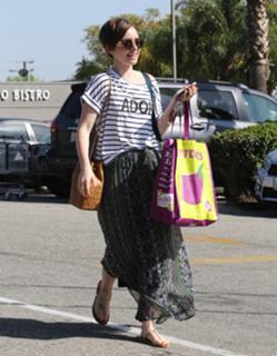 Lily Collins feet photo thumbnail