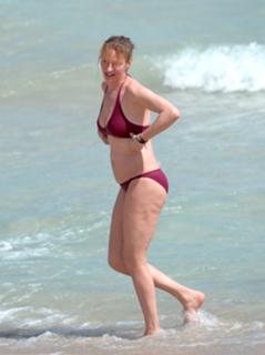 Uma Thurman feet photo thumbnail