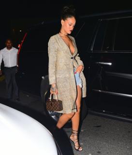 Rihanna feet photo thumbnail