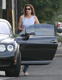 Cindy Crawford feet photo thumbnail
