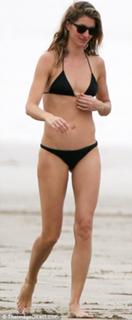 Gisele Bündchen feet photo thumbnail