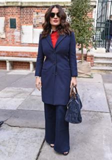 Salma Hayek feet photo thumbnail