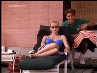 Jennie Garth feet photo thumbnail