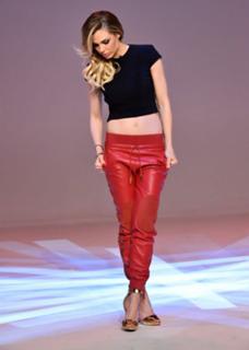 Ilary Blasi feet photo thumbnail