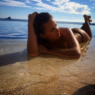 Shantel VanSanten feet photo thumbnail