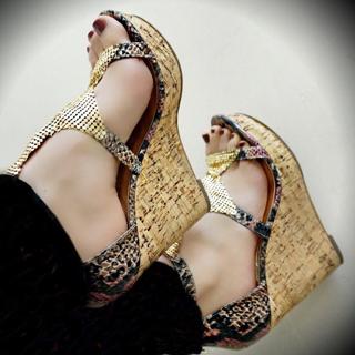 Thalía feet photo thumbnail