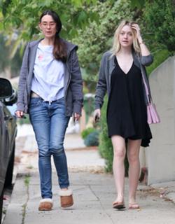 Dakota Fanning feet photo thumbnail