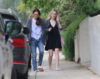 Dakota Fanning feet photo thumbnail