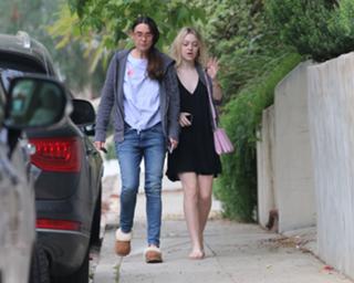 Dakota Fanning feet photo thumbnail