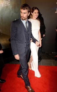 Shailene Woodley feet photo thumbnail