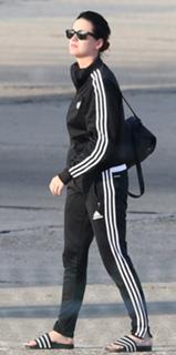 Katy Perry feet photo thumbnail