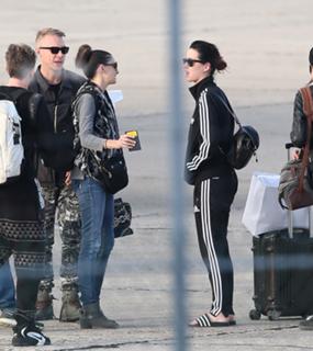 Katy Perry feet photo thumbnail