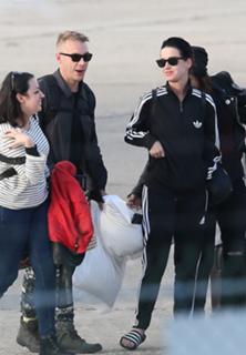 Katy Perry feet photo thumbnail