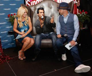 Jenny McCarthy-Wahlberg feet photo thumbnail