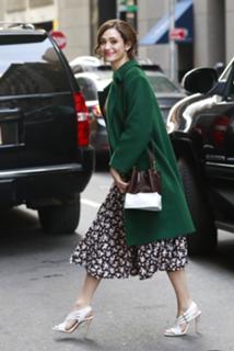 Emmy Rossum feet photo thumbnail