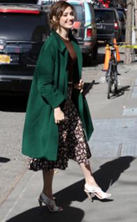 Emmy Rossum feet photo thumbnail