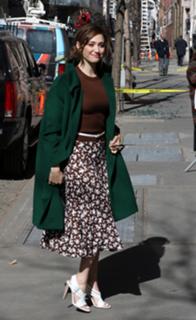 Emmy Rossum feet photo thumbnail