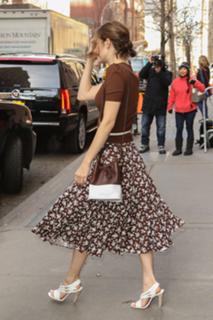 Emmy Rossum feet photo thumbnail