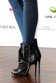 Belén Rodríguez feet photo thumbnail