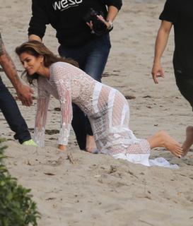 Cindy Crawford feet photo thumbnail