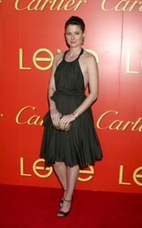 Debra Messing feet photo thumbnail