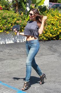 Kelly Brook feet photo thumbnail
