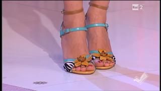 Caterina Balivo feet photo thumbnail