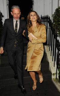Elizabeth Hurley feet photo thumbnail
