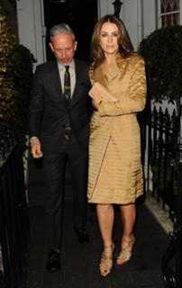 Elizabeth Hurley feet photo thumbnail