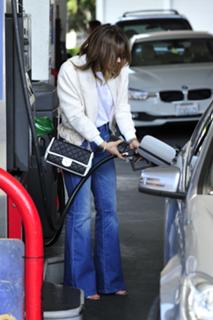 Katharine McPhee feet photo thumbnail