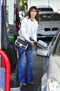 Katharine McPhee feet photo thumbnail