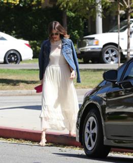 Mandy Moore feet photo thumbnail
