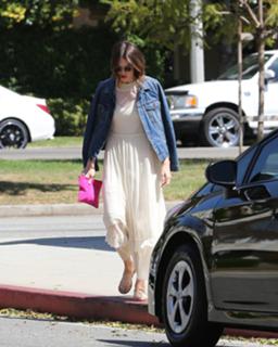 Mandy Moore feet photo thumbnail