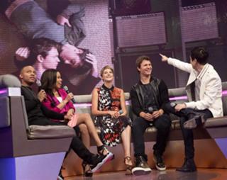 Shailene Woodley feet photo thumbnail
