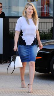 Ali Larter feet photo thumbnail